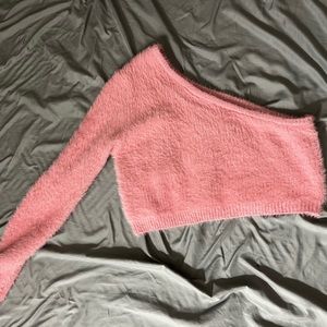 Fuzzy cropped half sleeve shirt very cozy and cute